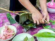 Securing the tied parcel with a rattan stalk Securing the tied parcel with a rattan stalk